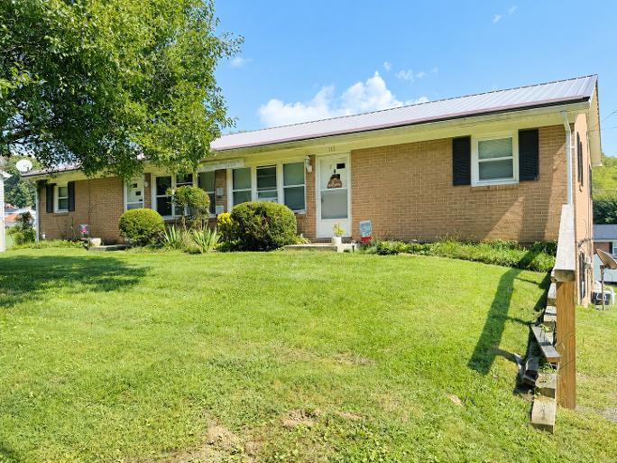 Photo of 155 W. Grayson St, Hillsville, VA 24343 (MLS # 111755)
