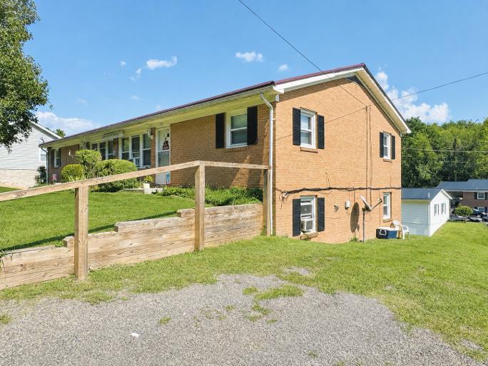 Photo of 155 W. Grayson St, Hillsville, VA 24343 (MLS # 111755)