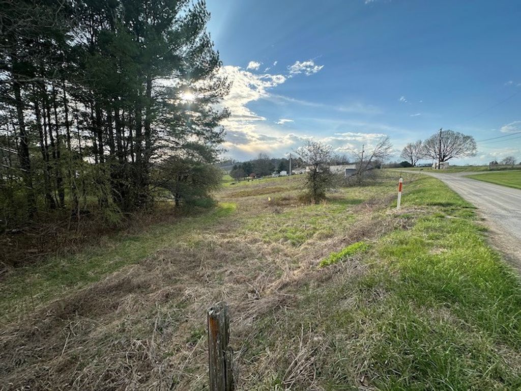 Photo of 139 Edgewood Rd #21, Crockett, VA 24323 (MLS # 109551)