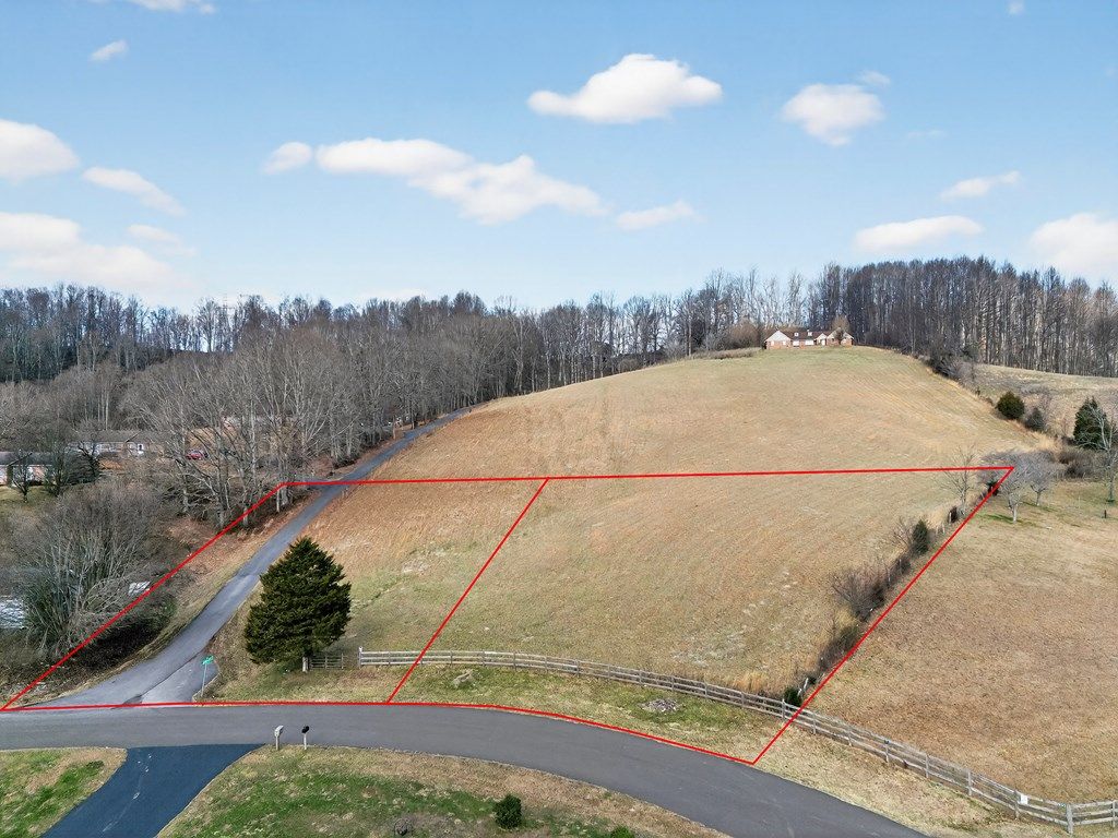 Photo of 126 Stone Mountain Road #31, 32, Abingdon, VA 24210 (MLS # 104617)
