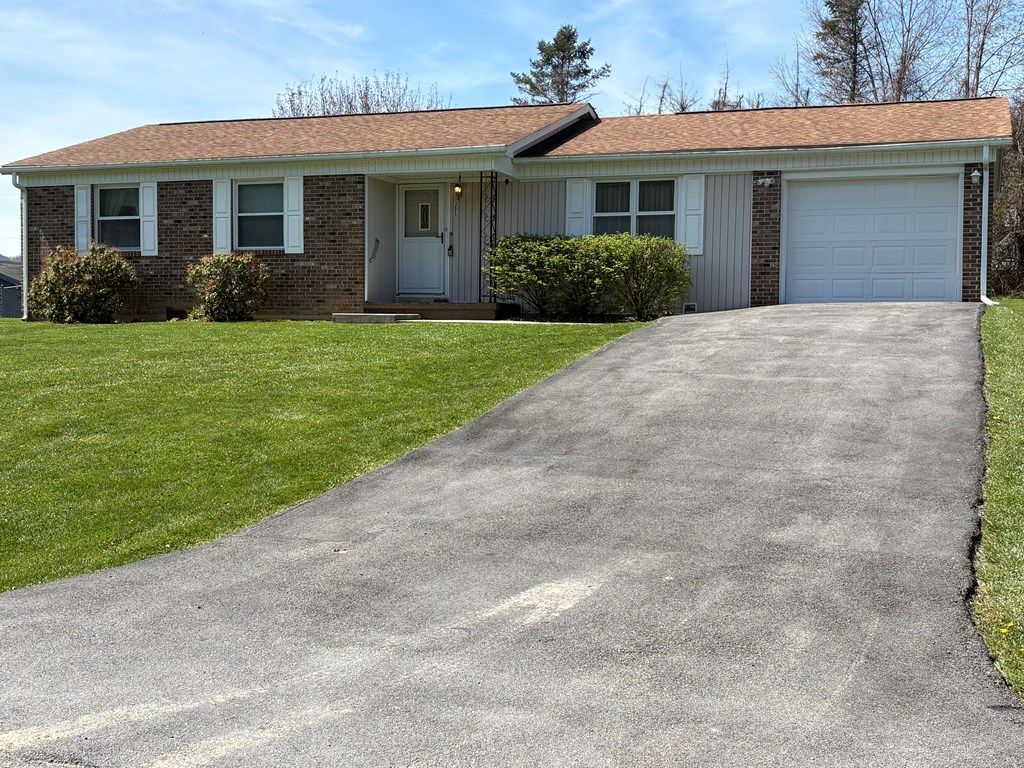 Photo of 305 King Street, North Tazewell, VA 24630 (MLS # 109514)