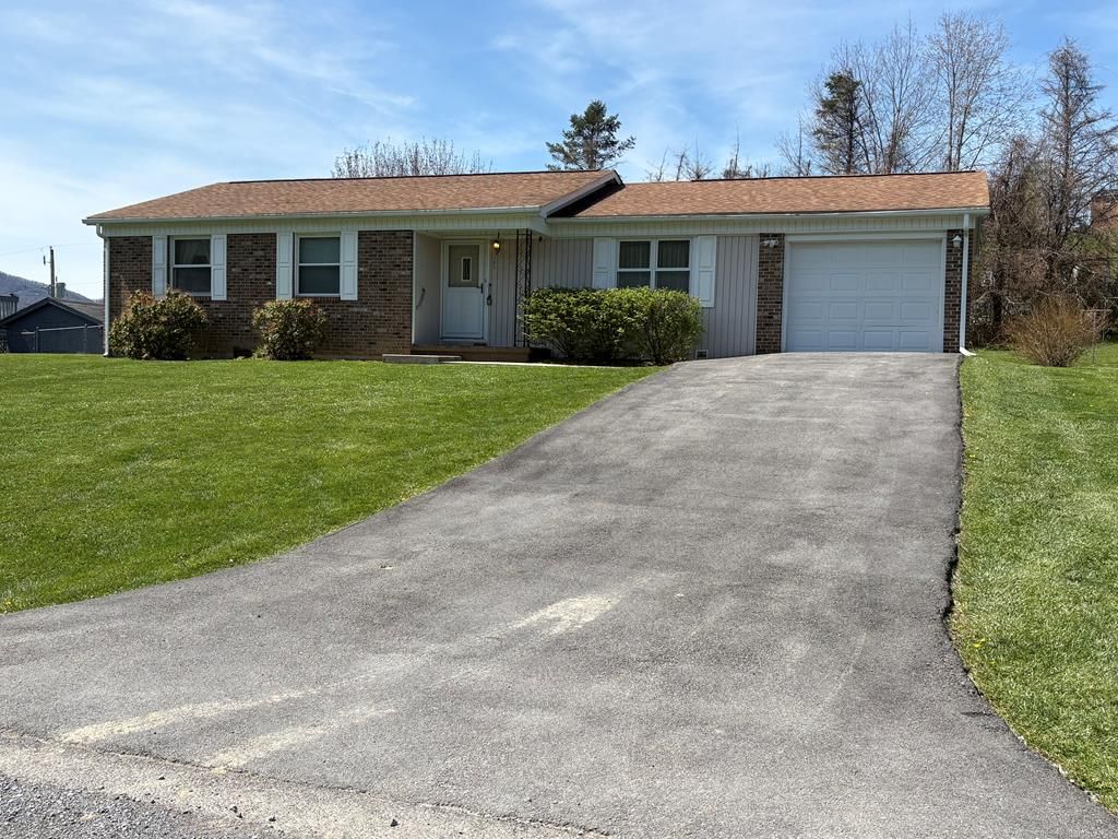 Photo of 305 King Street, North Tazewell, VA 24630 (MLS # 109514)