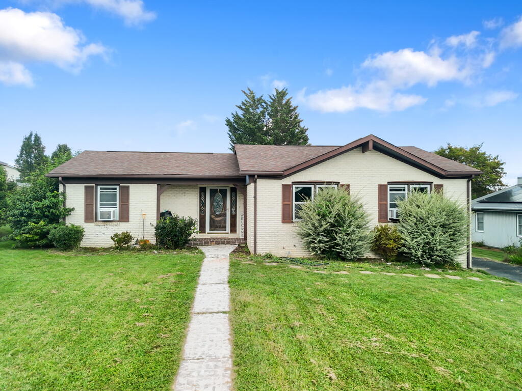 Photo of 1250 Crest View Dr, Wytheville, VA 24382 (MLS # 111791)