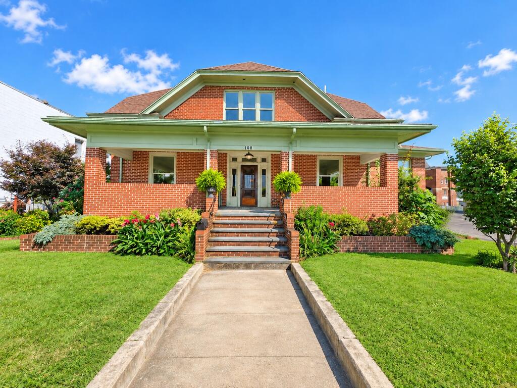 Photo of 108 W Center St, Galax, VA 24333 (MLS # 111816)