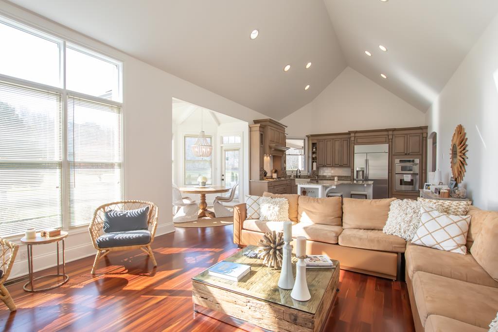 Abingdon, Virginia 24211, United States, 4 Bedrooms Bedrooms, ,5 BathroomsBathrooms,Residential,Active,165557