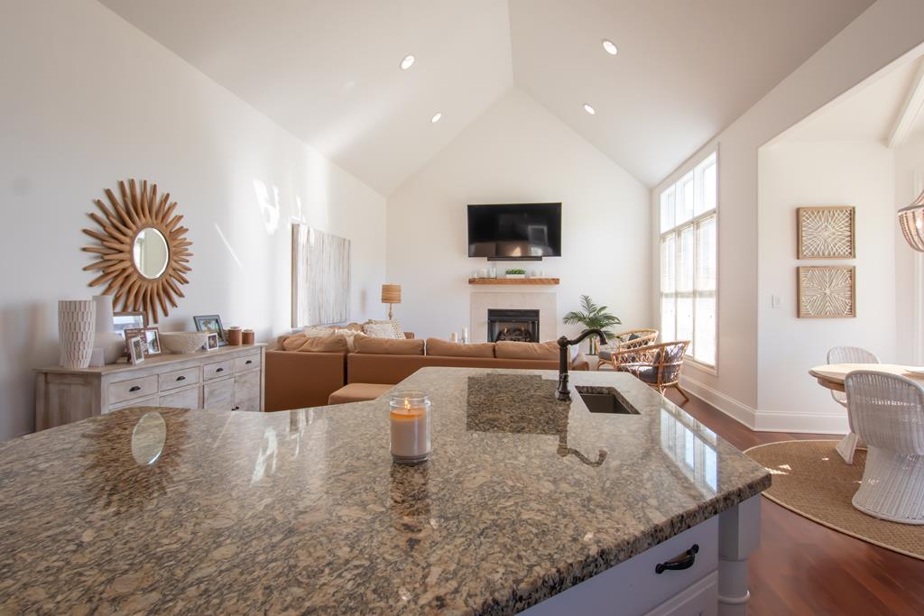 Abingdon, Virginia 24211, United States, 4 Bedrooms Bedrooms, ,5 BathroomsBathrooms,Residential,Active,165557