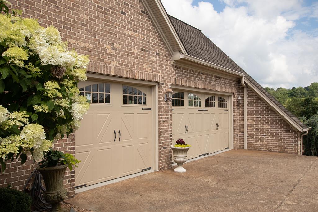 Abingdon, Virginia 24211, United States, 4 Bedrooms Bedrooms, ,5 BathroomsBathrooms,Residential,Active,165557