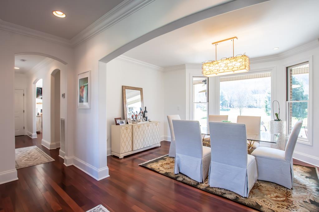 Abingdon, Virginia 24211, United States, 4 Bedrooms Bedrooms, ,5 BathroomsBathrooms,Residential,Active,165557