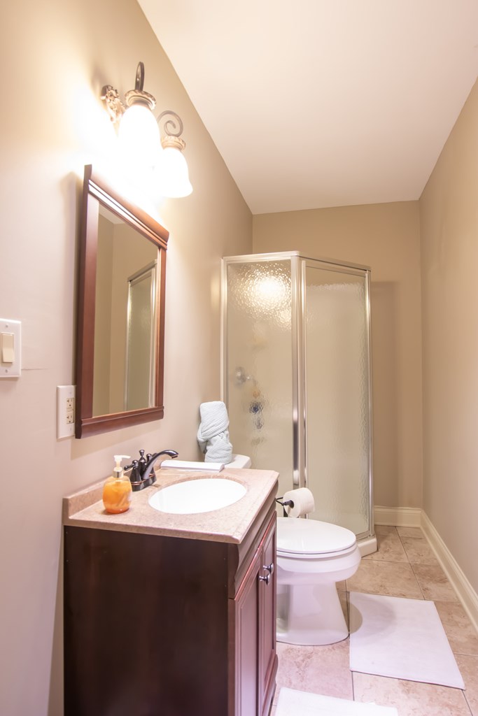 Abingdon, Virginia 24211, United States, 4 Bedrooms Bedrooms, ,5 BathroomsBathrooms,Residential,Active,165557