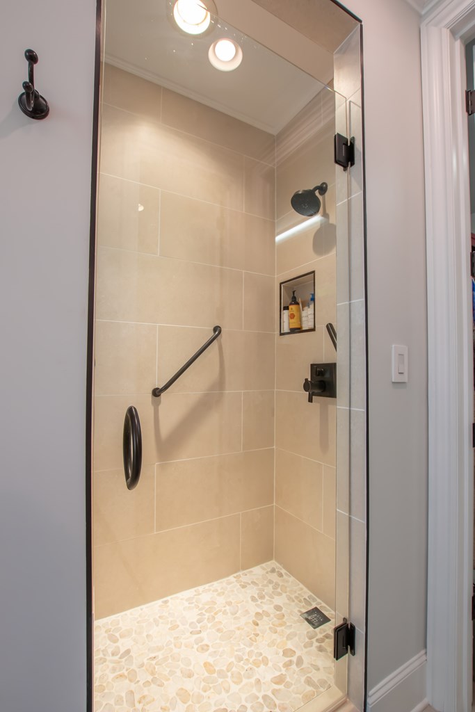 Abingdon, Virginia 24211, United States, 4 Bedrooms Bedrooms, ,5 BathroomsBathrooms,Residential,Active,165557