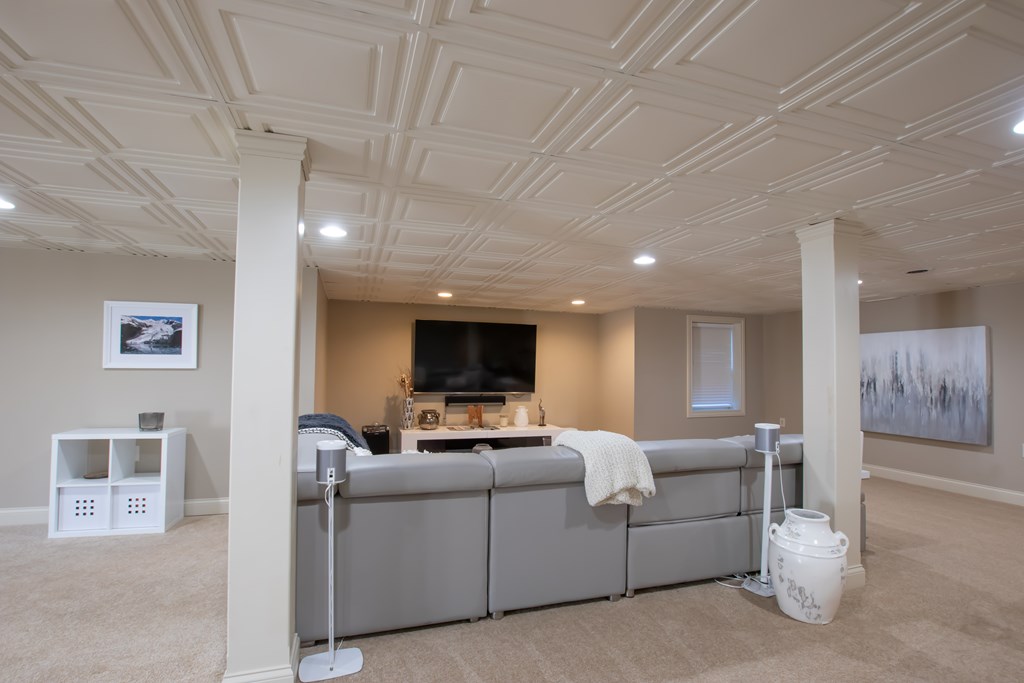 Abingdon, Virginia 24211, United States, 4 Bedrooms Bedrooms, ,5 BathroomsBathrooms,Residential,Active,165557