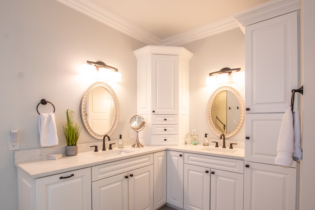 Abingdon, Virginia 24211, United States, 4 Bedrooms Bedrooms, ,5 BathroomsBathrooms,Residential,Active,165557