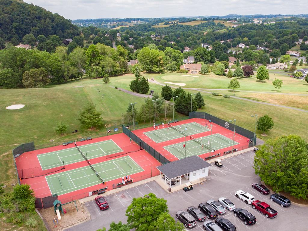 Abingdon, Virginia 24211, United States, 4 Bedrooms Bedrooms, ,5 BathroomsBathrooms,Residential,Active,165557