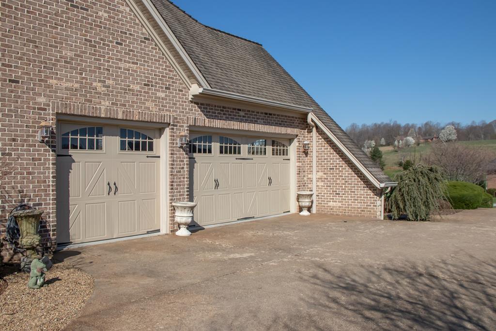 Abingdon, Virginia 24211, United States, 4 Bedrooms Bedrooms, ,5 BathroomsBathrooms,Residential,Active,165557