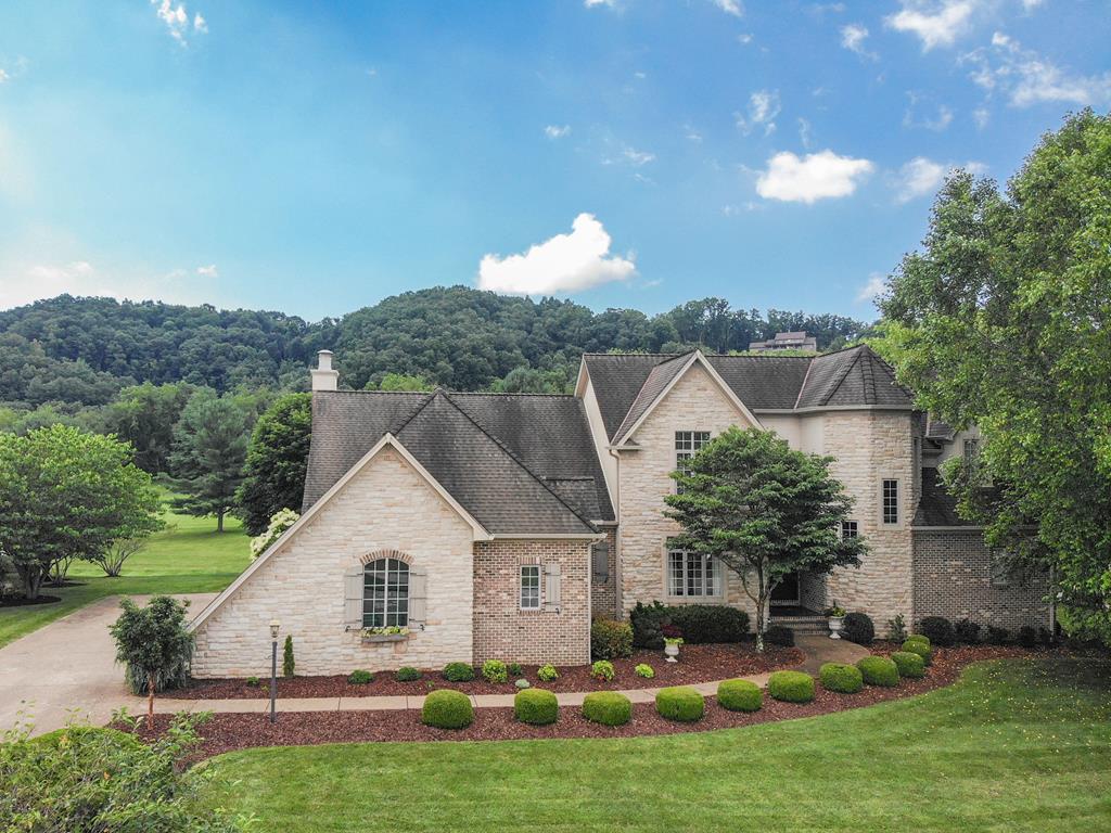 Abingdon, Virginia 24211, United States, 4 Bedrooms Bedrooms, ,5 BathroomsBathrooms,Residential,Active,165557