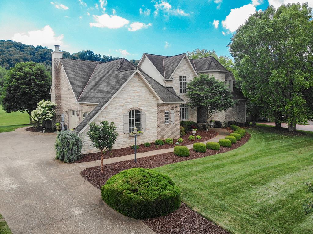 Abingdon, Virginia 24211, United States, 4 Bedrooms Bedrooms, ,5 BathroomsBathrooms,Residential,Active,165557