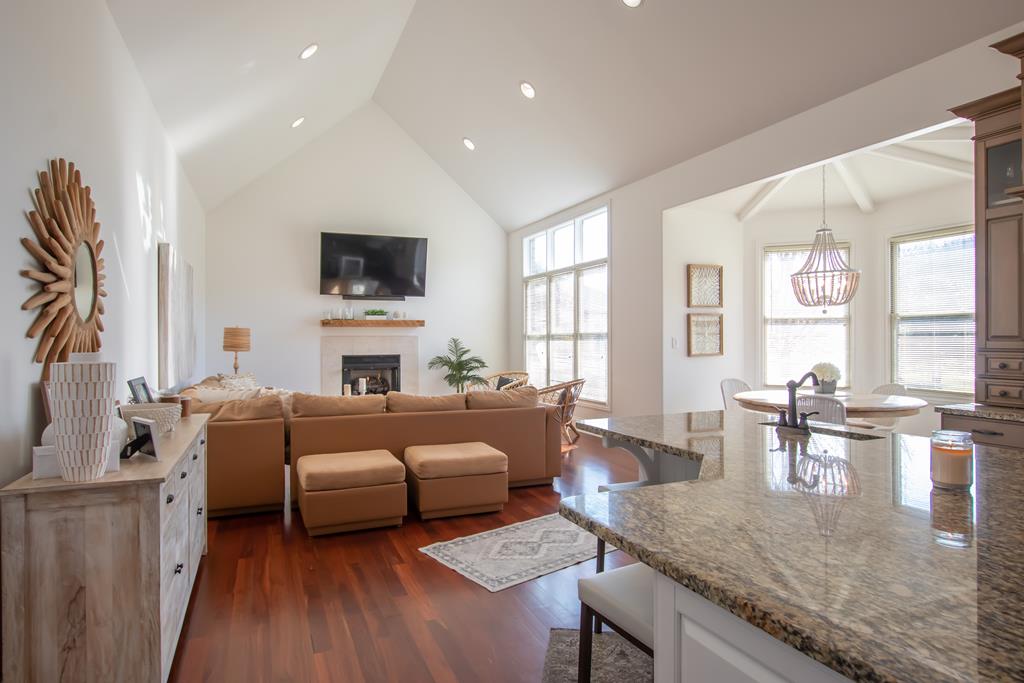 Abingdon, Virginia 24211, United States, 4 Bedrooms Bedrooms, ,5 BathroomsBathrooms,Residential,Active,165557