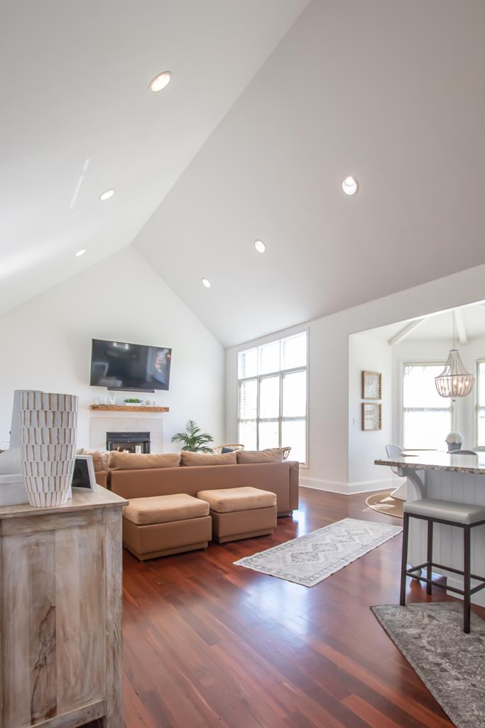 Abingdon, Virginia 24211, United States, 4 Bedrooms Bedrooms, ,5 BathroomsBathrooms,Residential,Active,165557