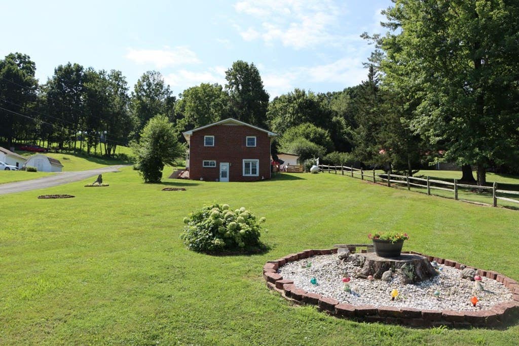 Photo of 4244 Reedy Creek Rd, Bristol, VA 24202 (MLS # 111315)