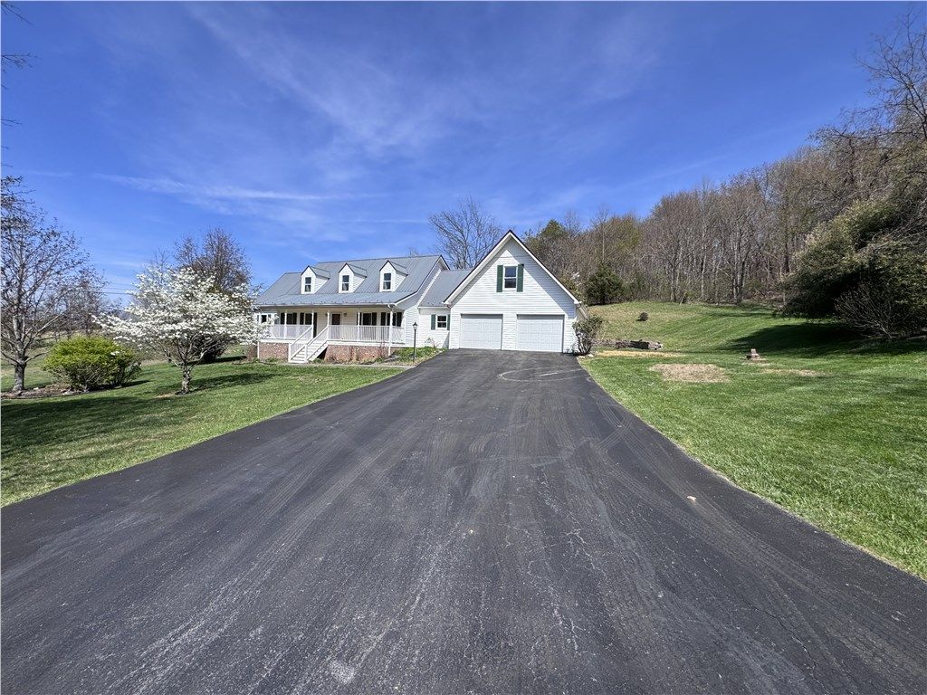 Photo of 189 Shaw St, Lebanon, VA 24266 (MLS # 110044)
