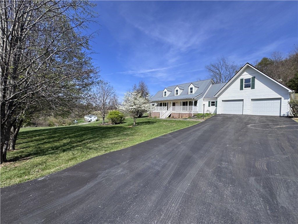 Photo of 189 Shaw St, Lebanon, VA 24266 (MLS # 110044)