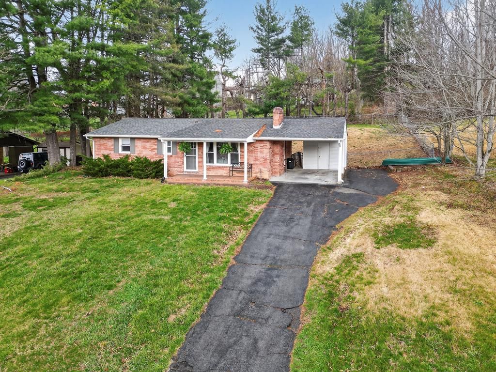 Photo of 583 Fowler St, Marion, VA 24354 (MLS # 109291)