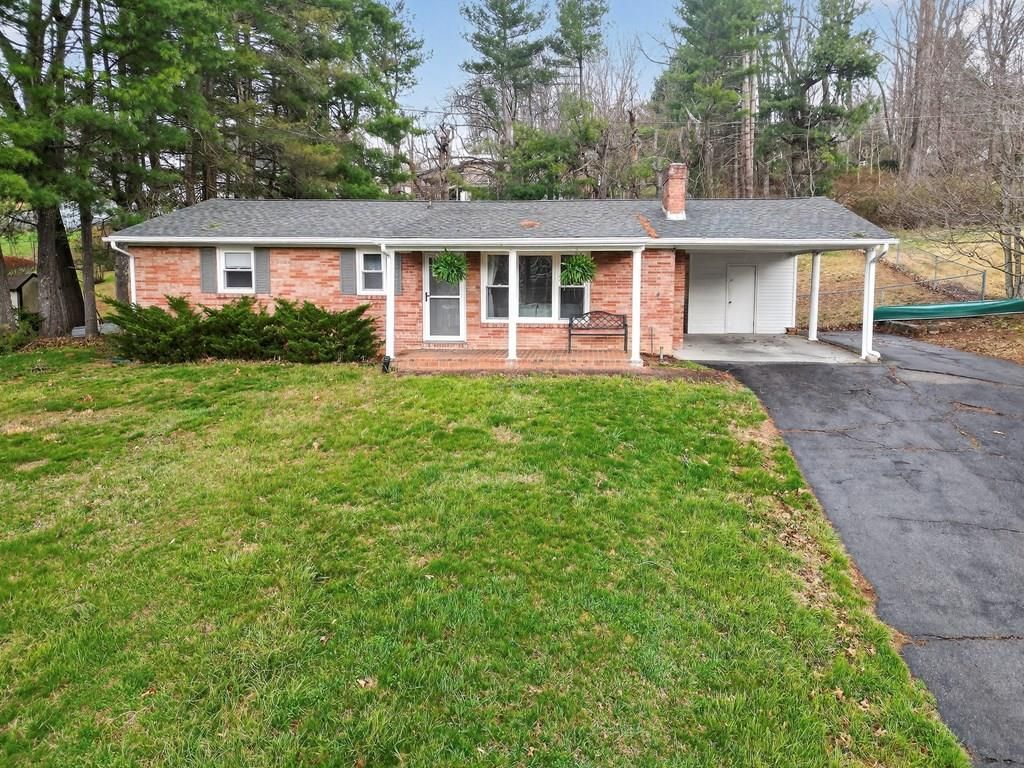 Photo of 583 Fowler St, Marion, VA 24354 (MLS # 109291)