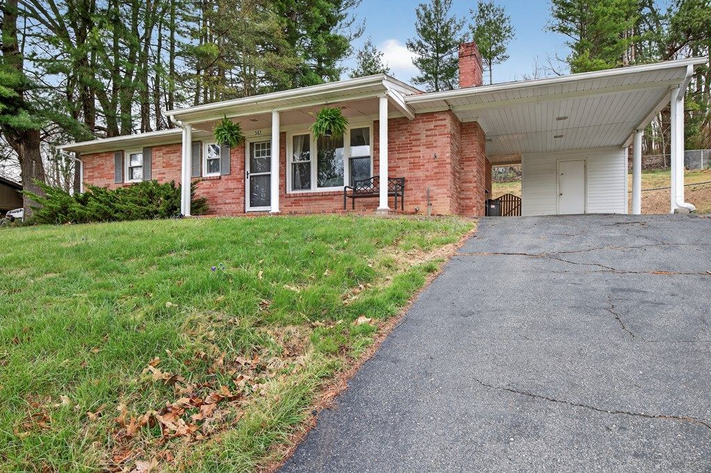 Photo of 583 Fowler St, Marion, VA 24354 (MLS # 109291)