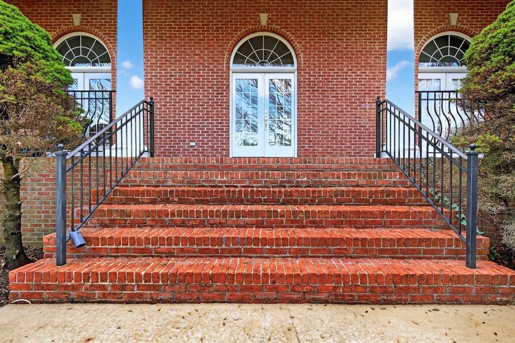 Photo of 170 Fairway Drive, Abingdon, VA 24211 (MLS # 109114)