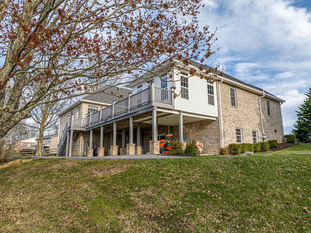 Photo of 625 Locust St NW, Abingdon, VA 24210 (MLS # 105740)