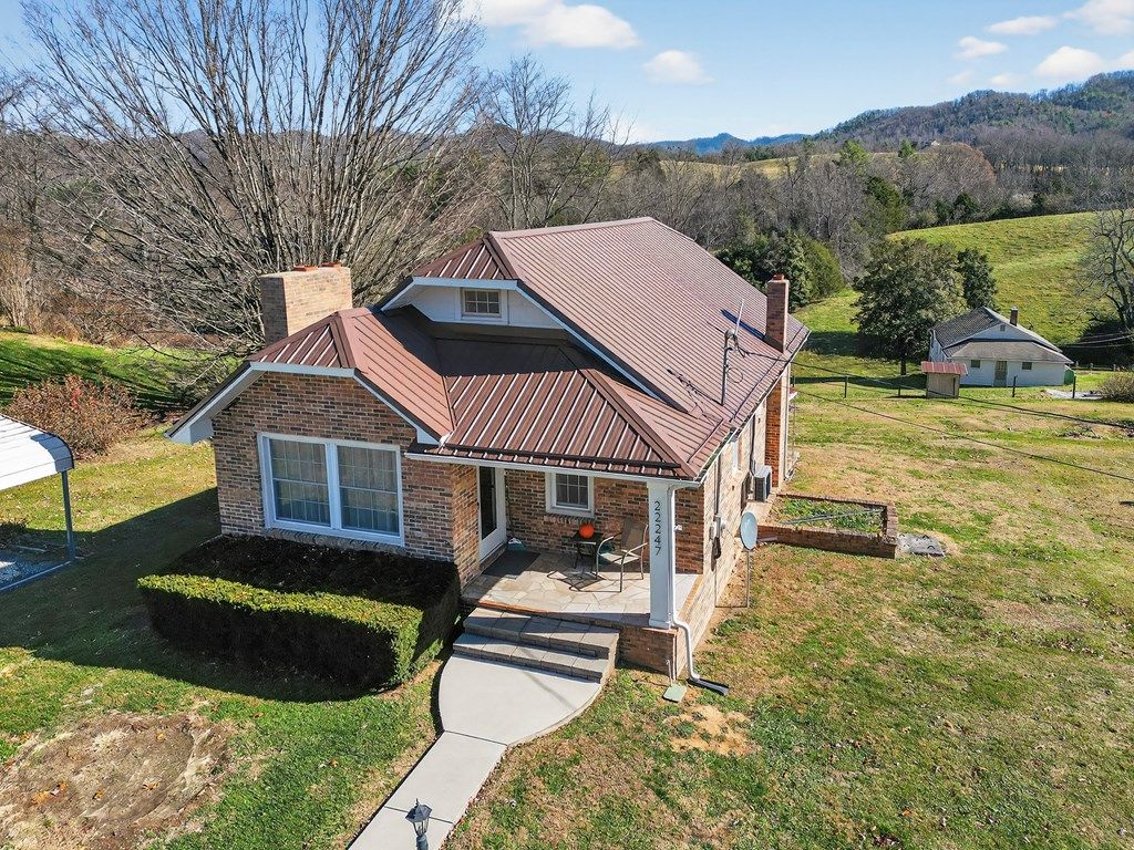 Photo of 22247 Lincoln Circle, Damascus, VA 24236 (MLS # 104232)