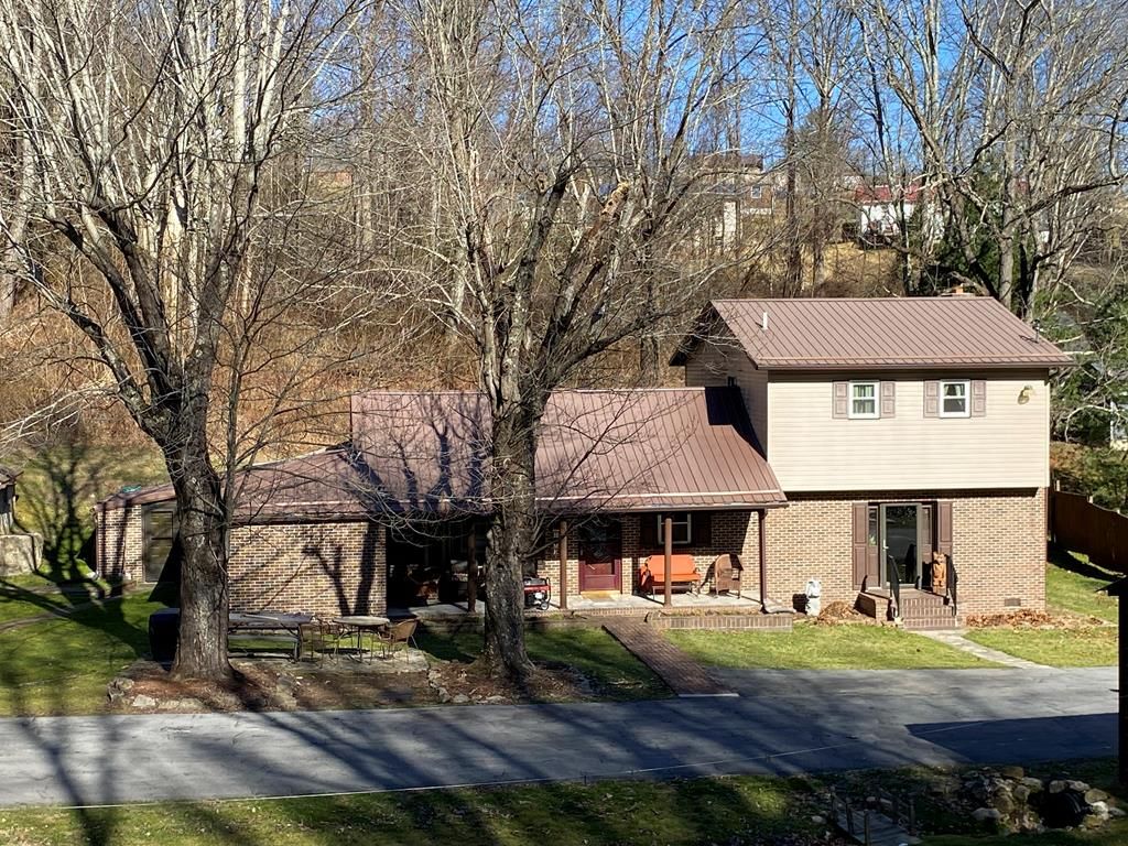 Photo of 476 Fox Street, Tazewell, VA 24651 (MLS # 105874)