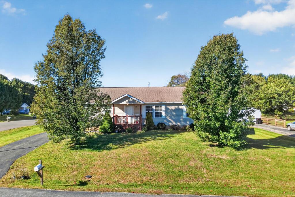 305 Deerfield Ln.