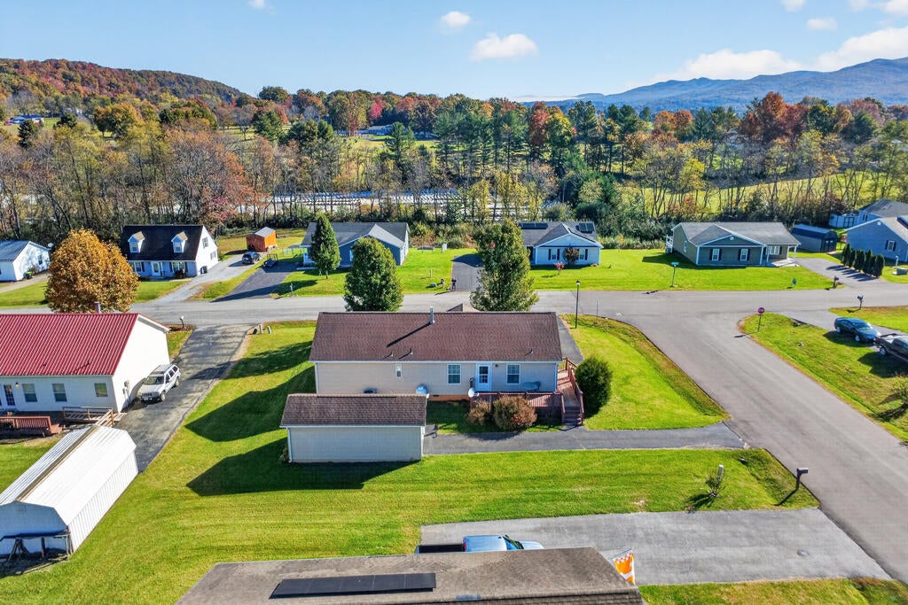 305 Deerfield Ln.