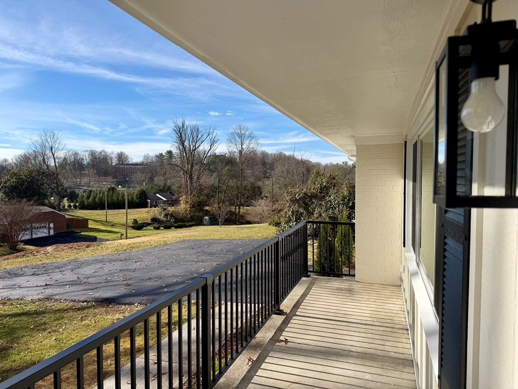 Photo of 290 Valley Drive, Bristol, VA 24201 (MLS # 104337)