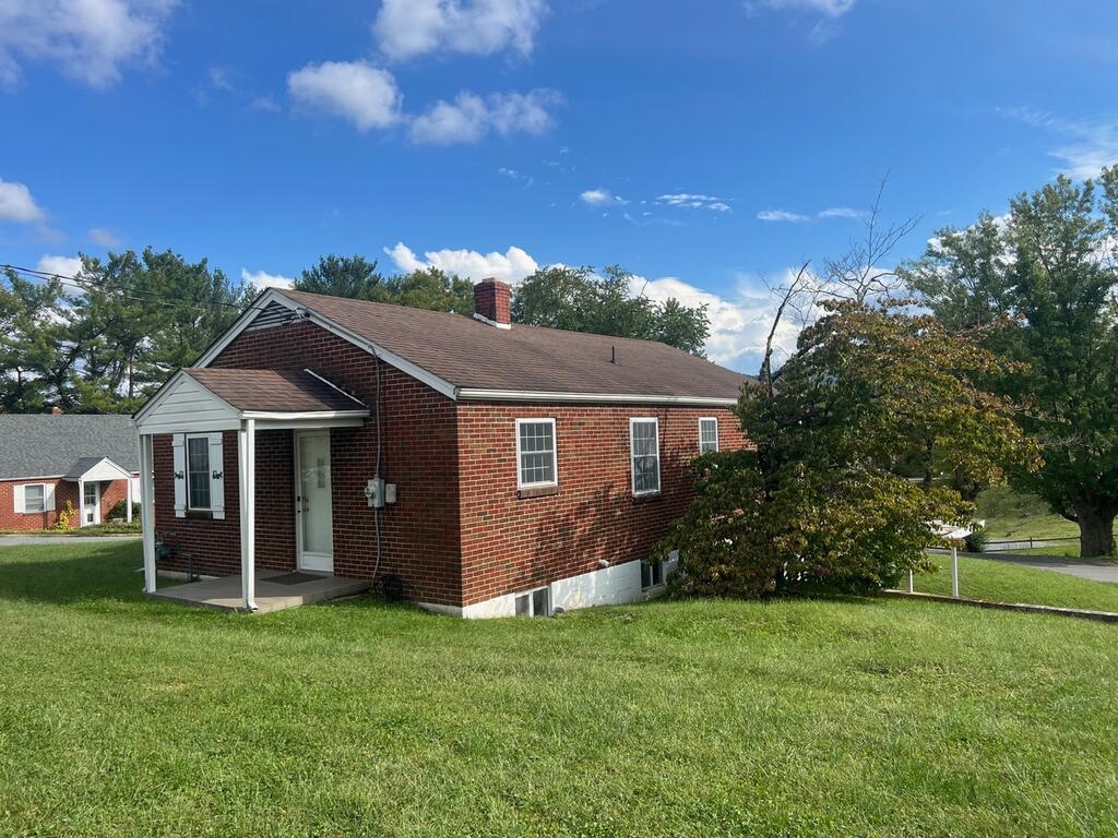 Photo of 612 Henry St, Marion, VA 24354 (MLS # 112307)