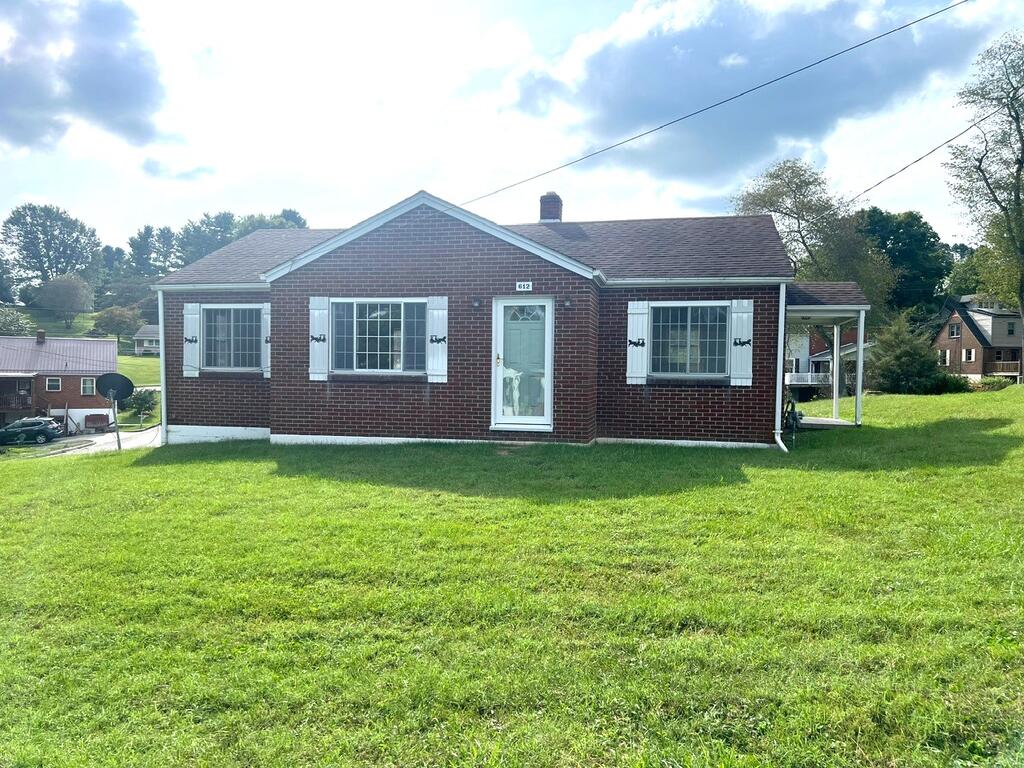 Photo of 612 Henry St, Marion, VA 24354 (MLS # 112307)