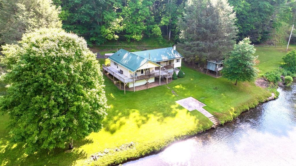 Photo of 303 Creekside Dr, Dugspur, VA 24325 (MLS # 109410)