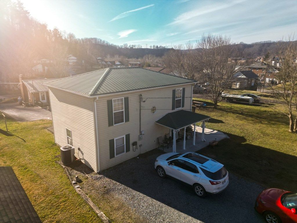 Photo of 319 Virginia Ave, Richlands, VA 24641 (MLS # 104664)