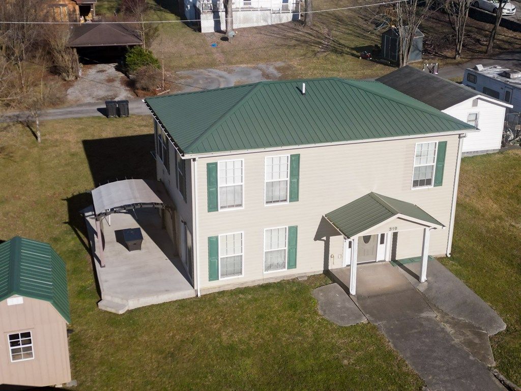Photo of 319 Virginia Ave, Richlands, VA 24641 (MLS # 104664)
