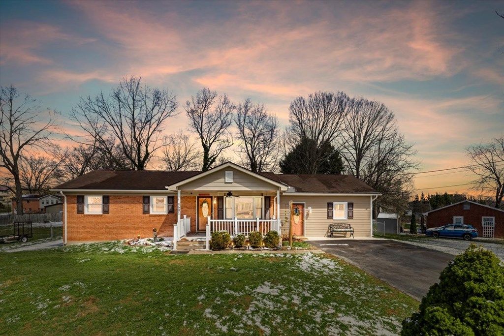 Photo of 5601 Blenna Ct, Dublin, VA 24084 (MLS # 109243)