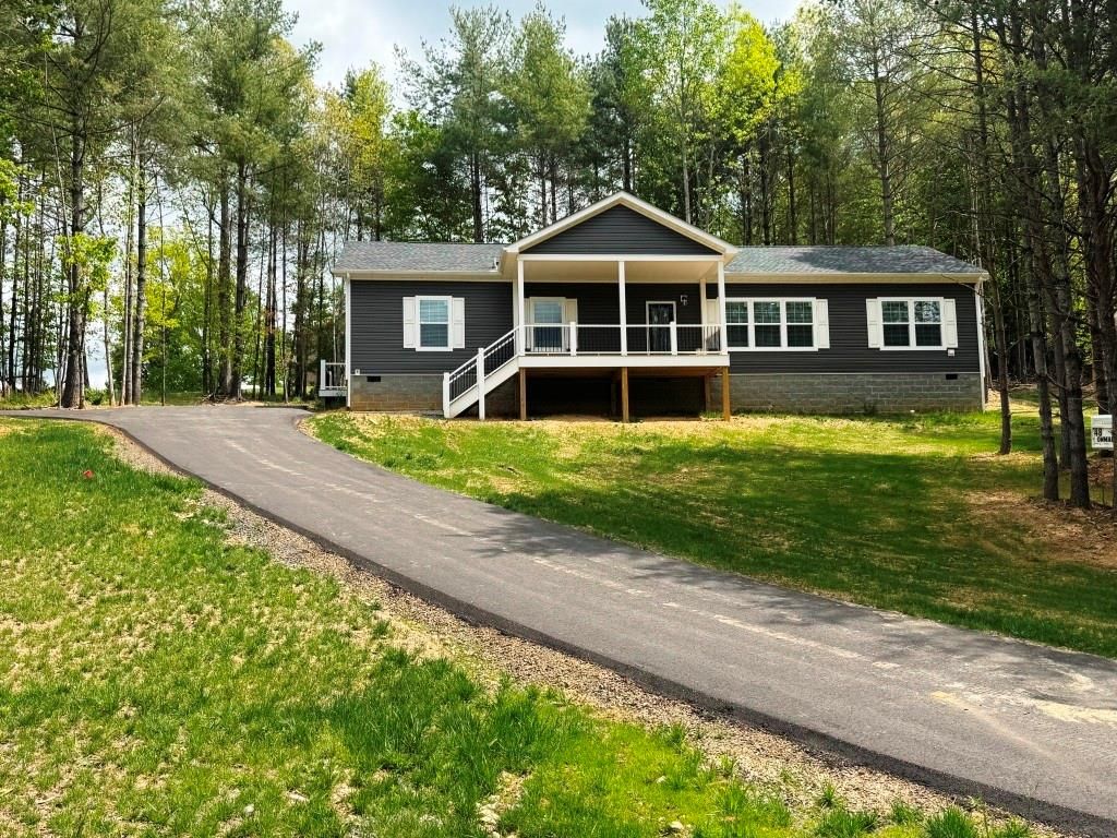 Photo of 48 Bowman Dr, Hillsville, VA 24343 (MLS # 110255)