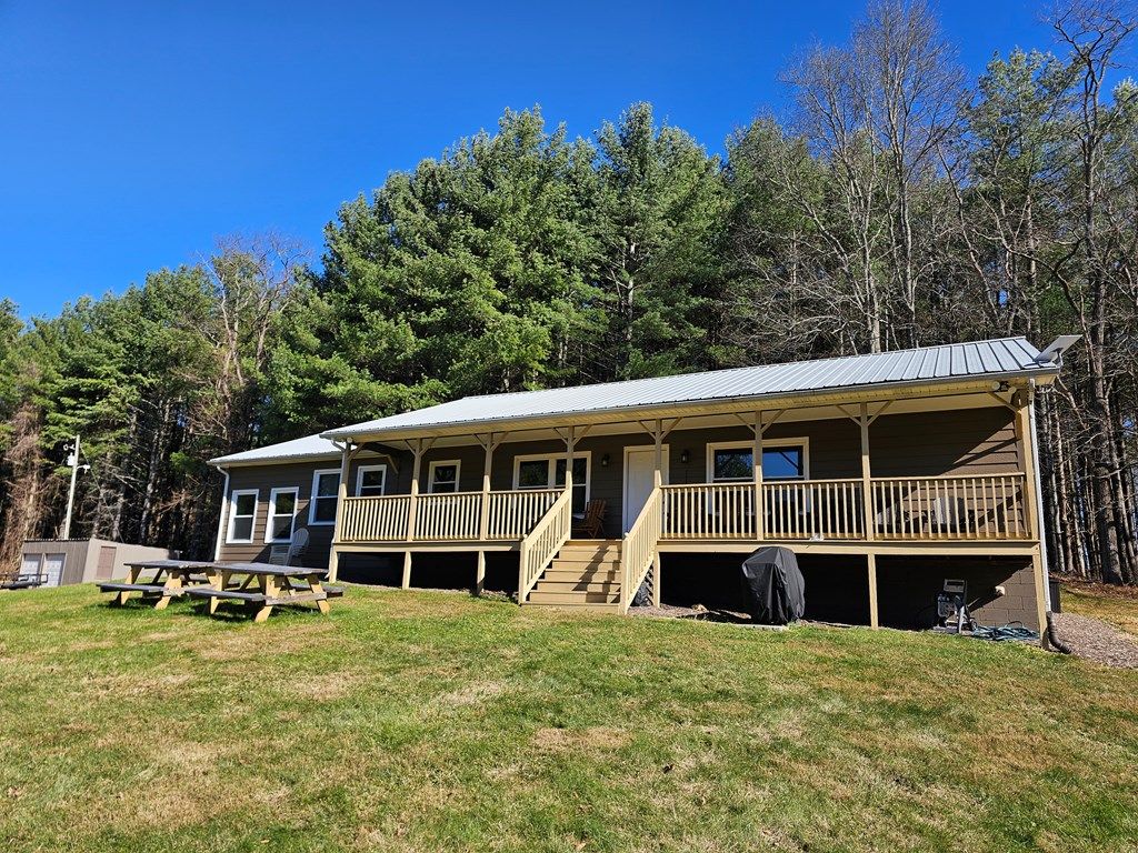 Photo of 902 Sandy Level Rd, Woodlawn, VA 24381 (MLS # 104160)
