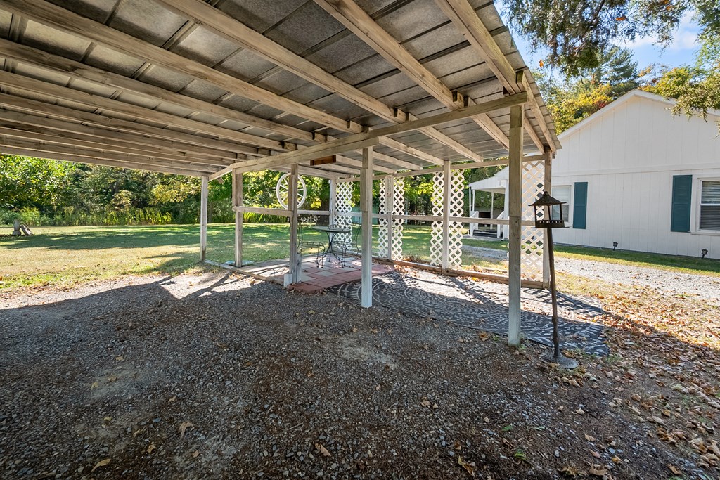 Hiwassee, Virginia 24347, United States, 2 Bedrooms Bedrooms, ,1 BathroomBathrooms,Residential,Active,214231