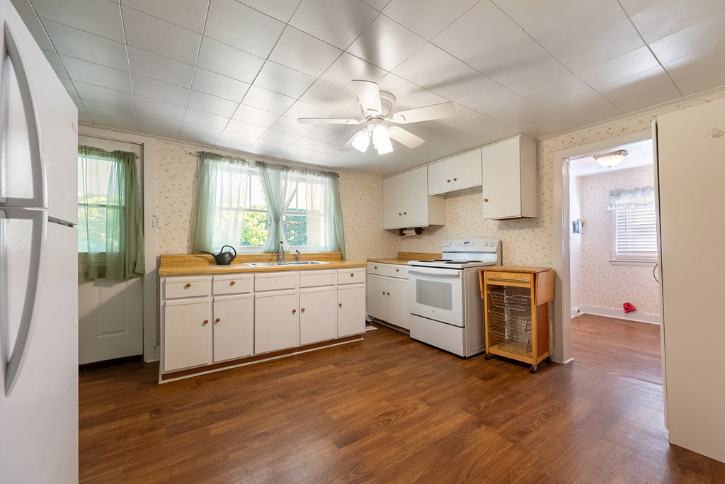 Hiwassee, Virginia 24347, United States, 2 Bedrooms Bedrooms, ,1 BathroomBathrooms,Residential,Active,214231