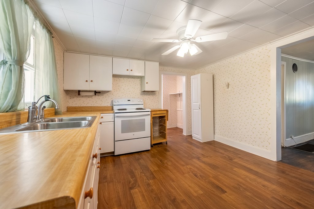 Hiwassee, Virginia 24347, United States, 2 Bedrooms Bedrooms, ,1 BathroomBathrooms,Residential,Active,214231