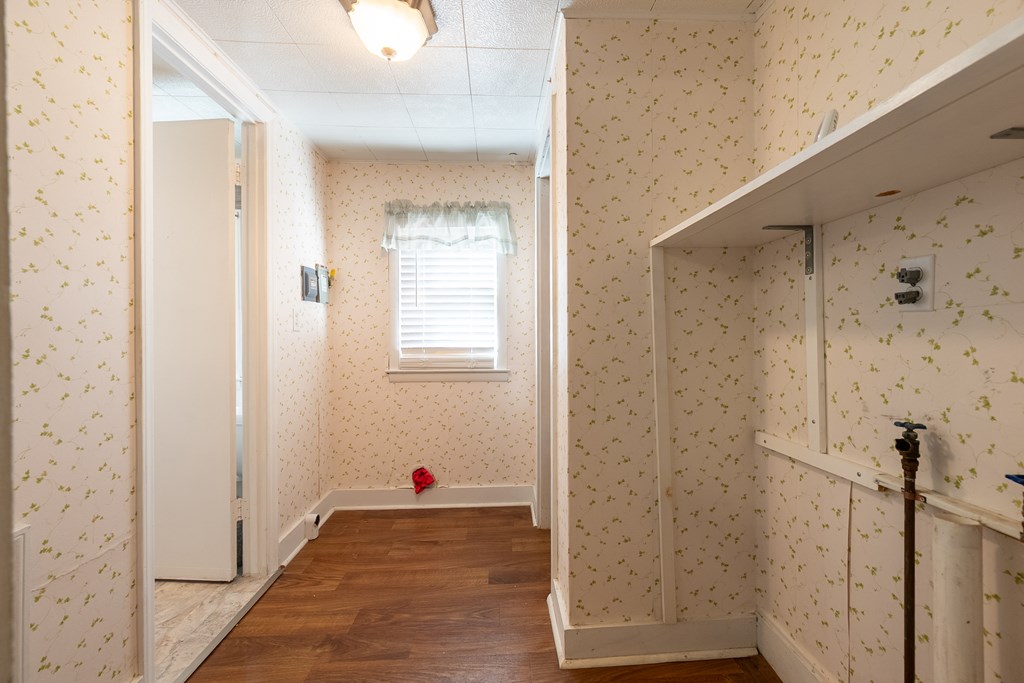 Hiwassee, Virginia 24347, United States, 2 Bedrooms Bedrooms, ,1 BathroomBathrooms,Residential,Active,214231