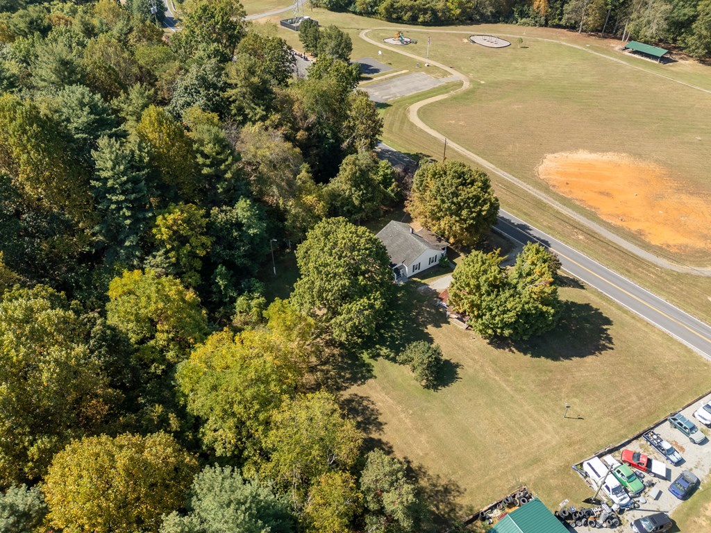 Hiwassee, Virginia 24347, United States, 2 Bedrooms Bedrooms, ,1 BathroomBathrooms,Residential,Active,214231