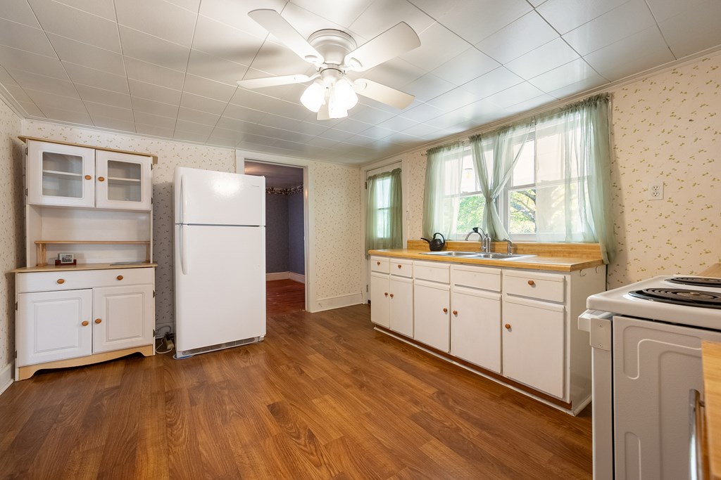 Hiwassee, Virginia 24347, United States, 2 Bedrooms Bedrooms, ,1 BathroomBathrooms,Residential,Active,214231