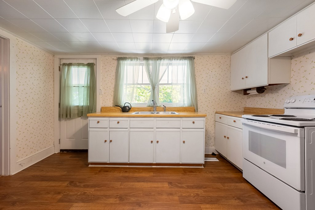 Hiwassee, Virginia 24347, United States, 2 Bedrooms Bedrooms, ,1 BathroomBathrooms,Residential,Active,214231